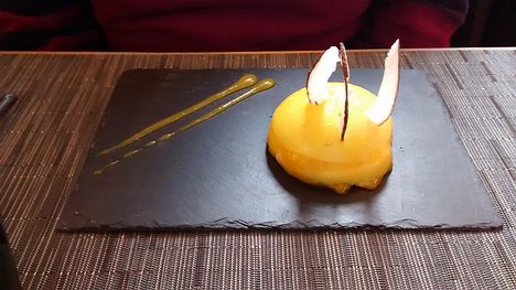 20150204_IMG132231343_MotoG-JEB dessert: mango cream with lemon coating and coconut (Menu de bouche à oreilles)